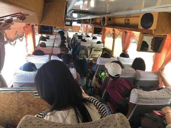 免費接駁公車的內部樣子