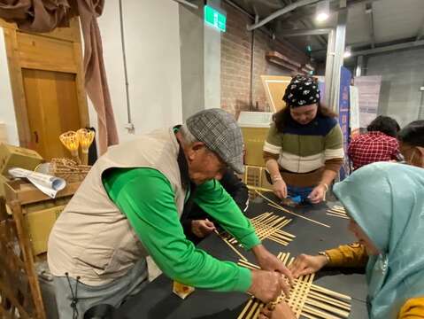 竹藝大師李天生，親自傳授竹編工藝，展現他對竹藝的獨到見解