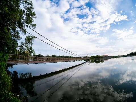 虎头埤的虎月吊桥能够吸引更多游客「拢来台南」观光