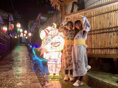 温泉老街雨中美拍