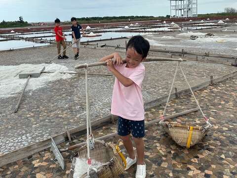 「沿海鹽田農家樂場」走訪北門井仔腳瓦盤鹽田