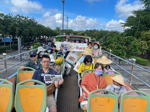 台南双层巴士餐车游海线