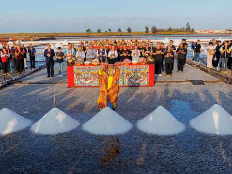 鯤鯓王平安鹽祭平安鹽祭歷年照片-請鹽(雲嘉南濱海國家風景區管理處提供)