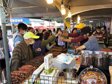 眷村年货大街(腊肠)摊贩历史照片_台南市文资协会提供