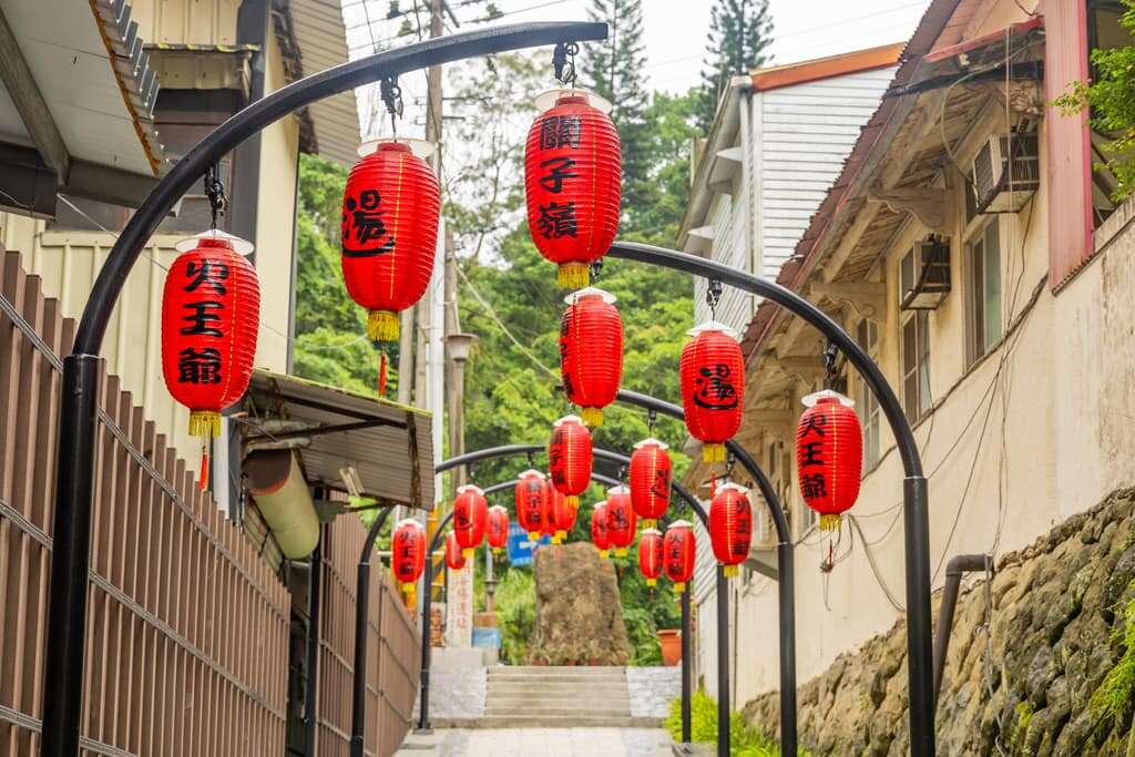 春暖花開遊山區，美食泡湯正得時