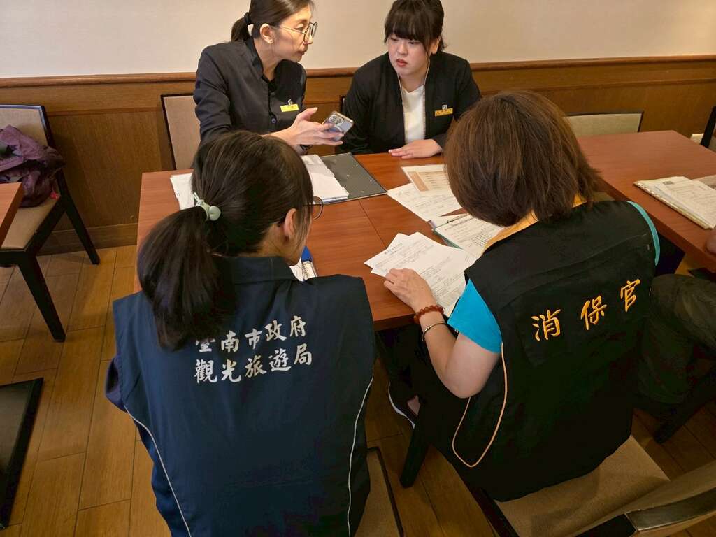 观光旅游局今(23)日会同消费者保护官,针对旅宿业者进行房价与契约相关稽查与宣导