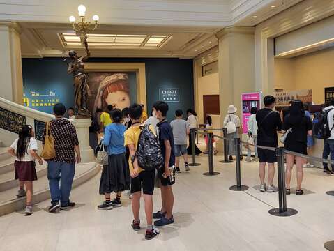 奇美博物馆「画师们：走进16、17世纪尼德兰绘画时代」特展吸引民众一早排队购票
