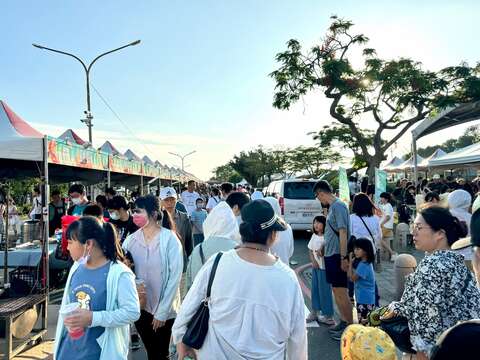 2025台南市国际龙舟锦标赛周边特色市集人潮满满