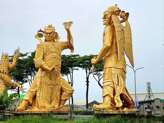 归仁修元禅寺12米高的风神与雷神,是杜牧河以新工法打造。(张耘书拍摄)