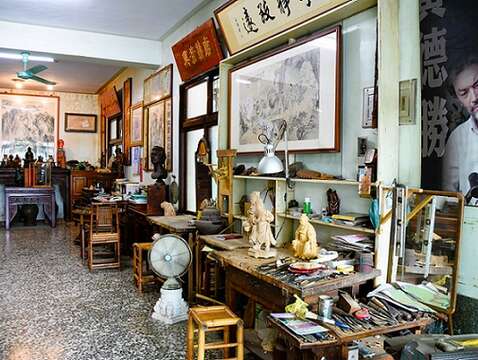 唐兴阁雕塑工作室情景。（张耘书拍摄）