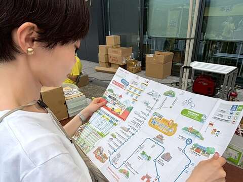 台南观光公车地图吸引民众阅览