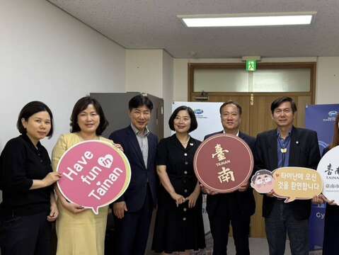 林国华局长与庆州文化观光局林东柱局长等人合影
