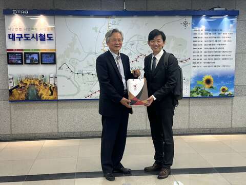叶泽山副市长与大邱交通公社金基赫社长合影