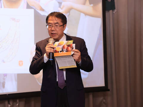 黄伟哲市长亲自介绍台南观光物产