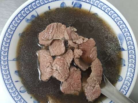 莲雾脚羊肉汤选用当日直送的温体羊肉(莲雾脚羊肉汤提供)
