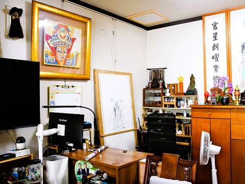 「春源画室」内潘岳雄工作空间一隅。（张耘书拍摄）