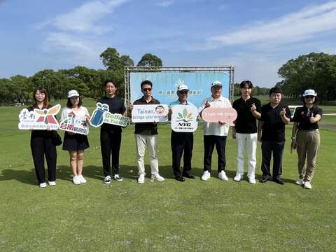 韩国体育参访团南一高尔夫球场参访交流