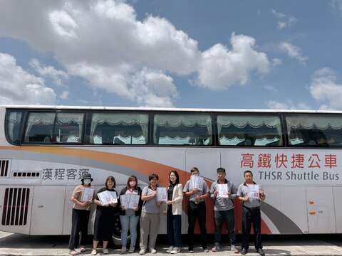因应「111台南小港机场线」加入台湾好行观光公车路线，特别加开汉程客运司机外语接待