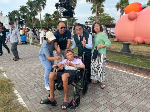 市长与长者於卡比胖拉会场合影