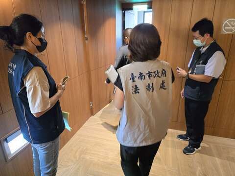 抽查房间是否符合规定