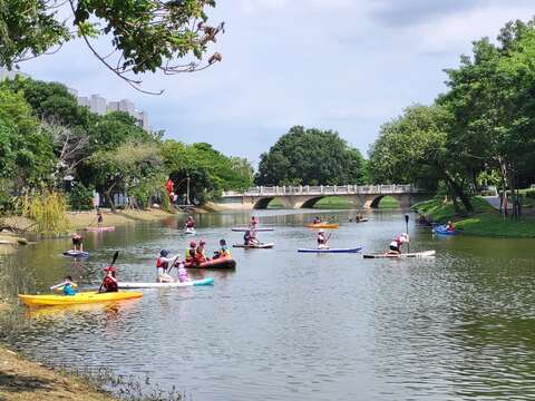 往年游客在月津港体验水域活动照片