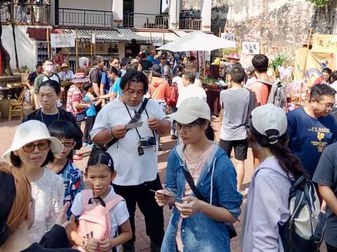 安平热遮兰市集热闹登场