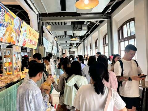 最美台南西市场美食排队人潮