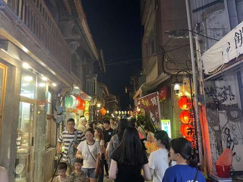 神农街夜晚游客人潮