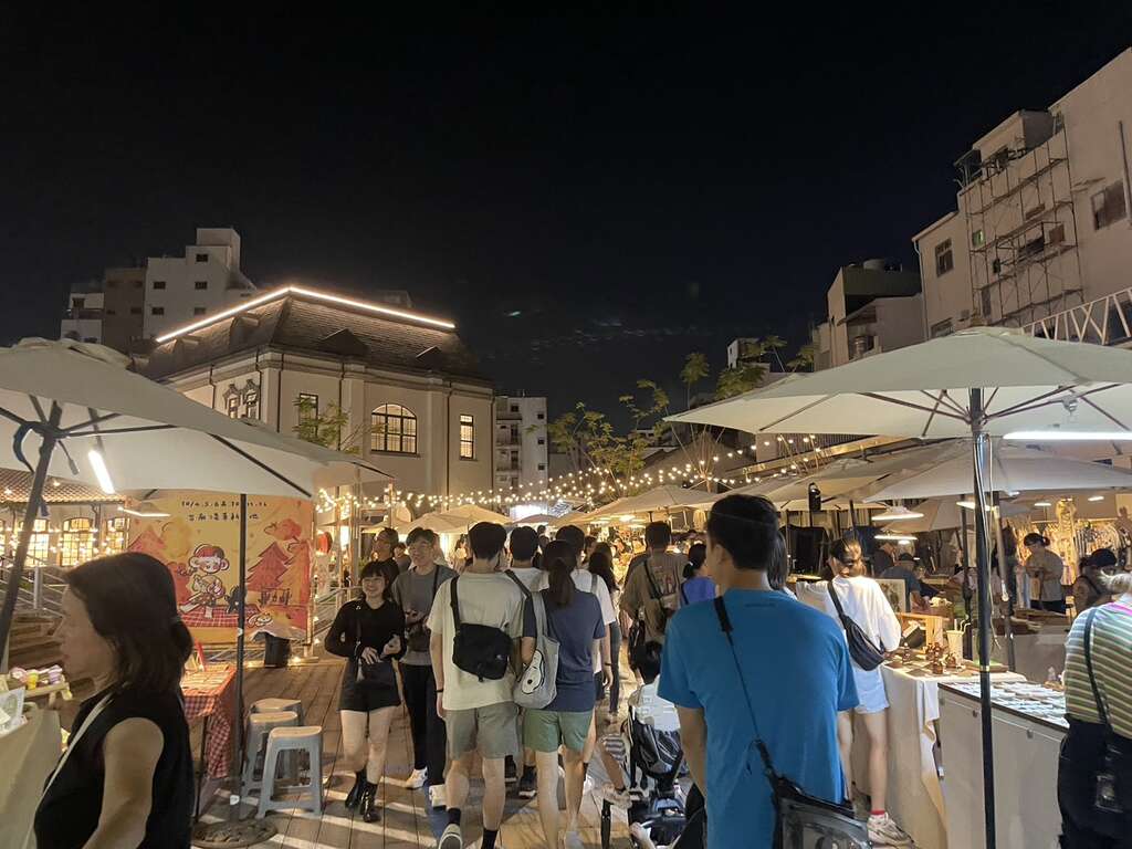 国华海安商圈市集逛街人潮