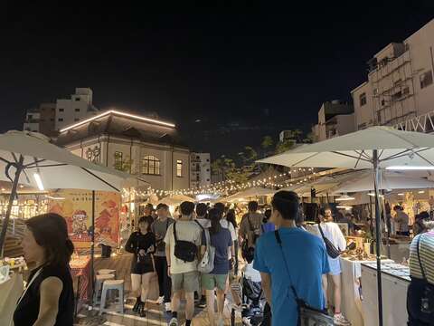 国华海安商圈市集逛街人潮