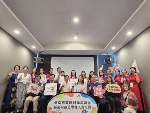 新南向导览培训学员合影