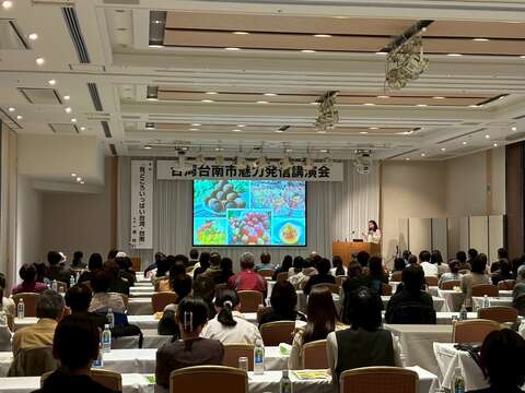 演讲会吸引秋田市民_活动现场座无虚席