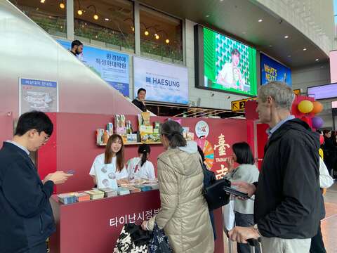 游客询问台南旅游及活动资讯