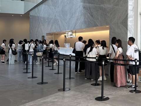 台南美术馆排队人潮