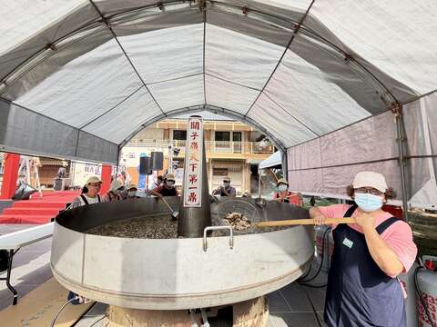 2025台南关子岭温泉美食节-关岭社区发展协会烹煮香菇鸡汤