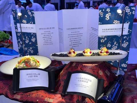 禧榕轩大饭店主厨柯秉佐得奖作品-鲜虱目鱼xo酱小薏仁炖饭、牛奶鱼冻鲜虾塔壳佐凤梨莎莎。(柯秉佐提供)