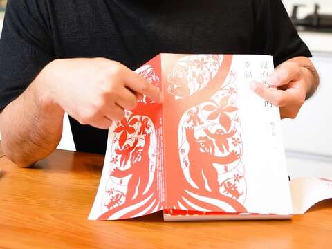 「幸福，很简单！」杨士毅说，每个人都是自己没有门槛的幸福。（张耘书拍摄）