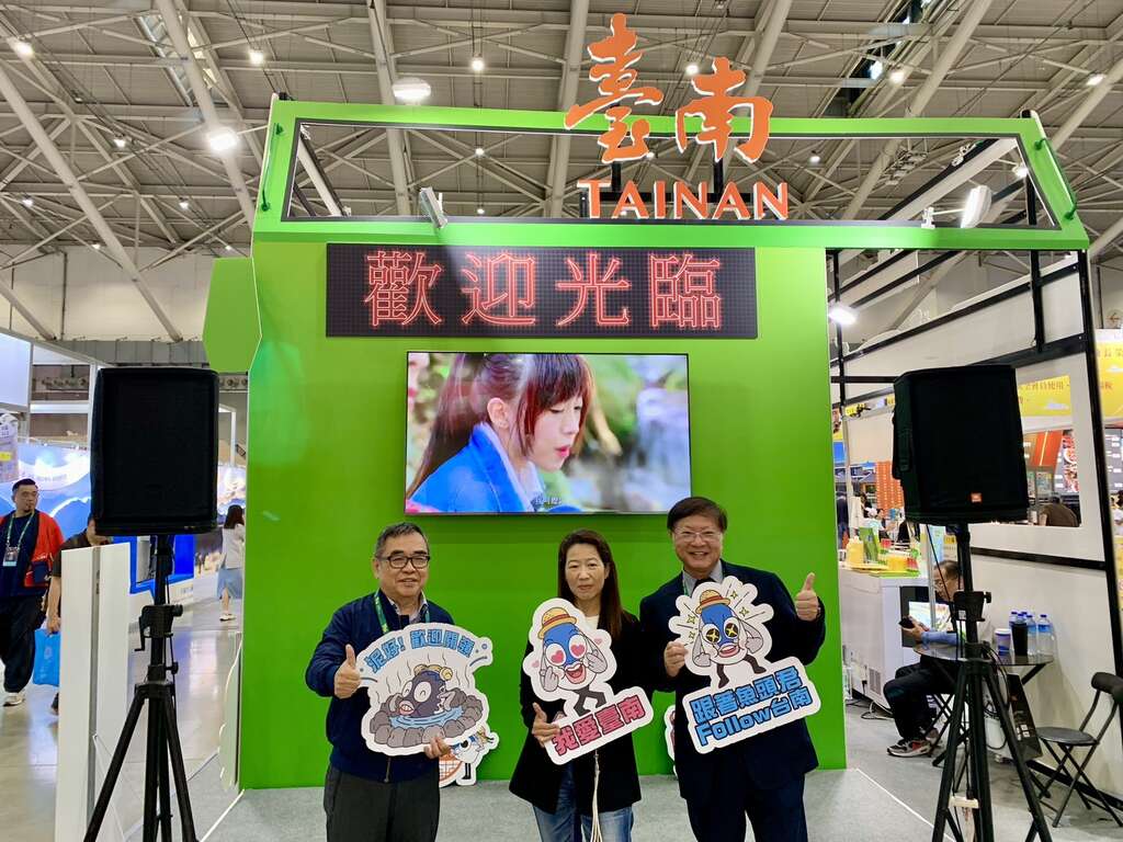 由左至右:西管处许主龙处长、观旅局丁玲琍专委、云管处徐振能处长