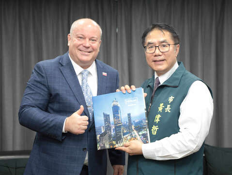 台南Signia_by_Hilton总经理Chris_Roberts拜会黄伟哲市长
