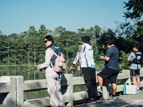 路亚竿环保钓鱼比赛参赛者