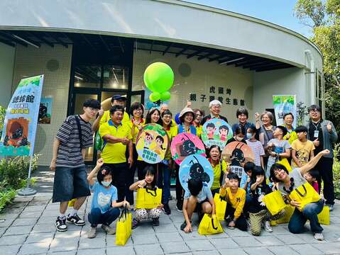 口埤国小师生在亲子环教生态馆前大合照