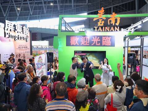 2025大台南国际旅展台南馆开幕-长官与民众互动