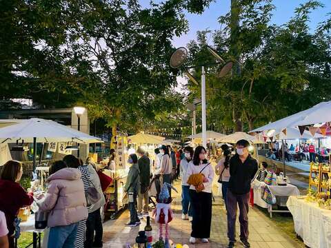 甜蜜市集悠闲选逛圣诞小礼