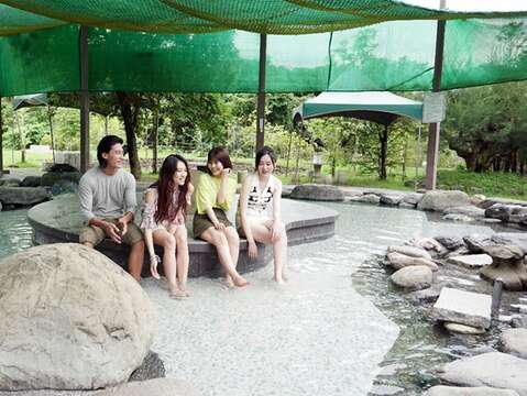 龟丹温泉深受游客喜爱