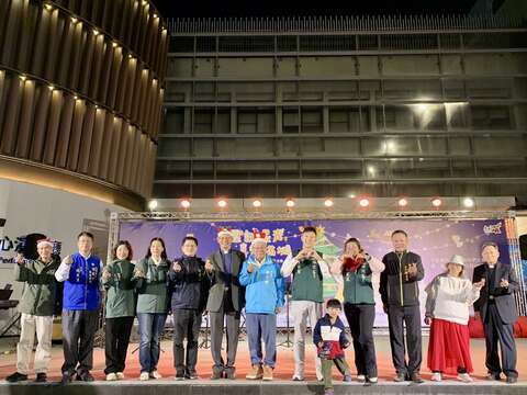 民代贵宾共同欢庆圣诞