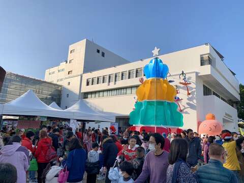 圣诞佳节人潮满满