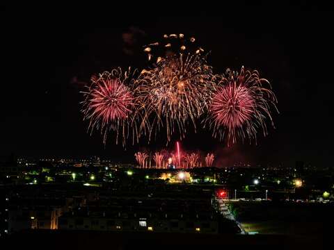 南科赞美酒店跨年烟火历史照片(南科赞美酒店提供)