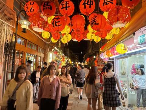 神农街新春连假刚开始已不少游客