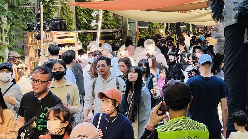 十鼓文化园区-「魔法屾林」市集人潮