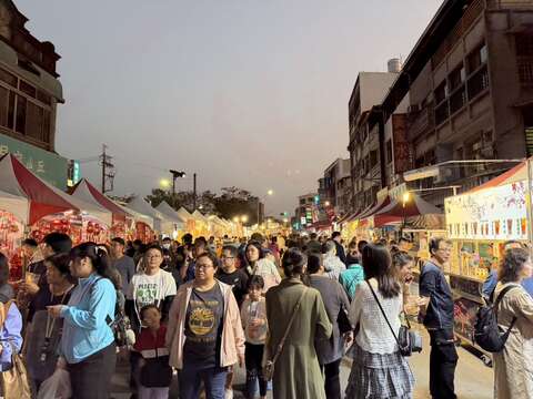 新化老街人气佳吸引不少民众